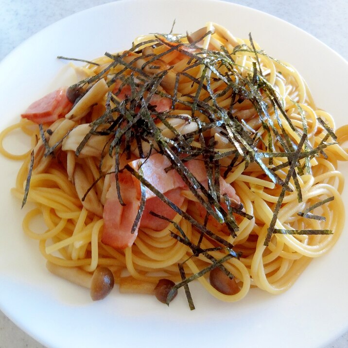 しめじとベーコンのバター醤油パスタ